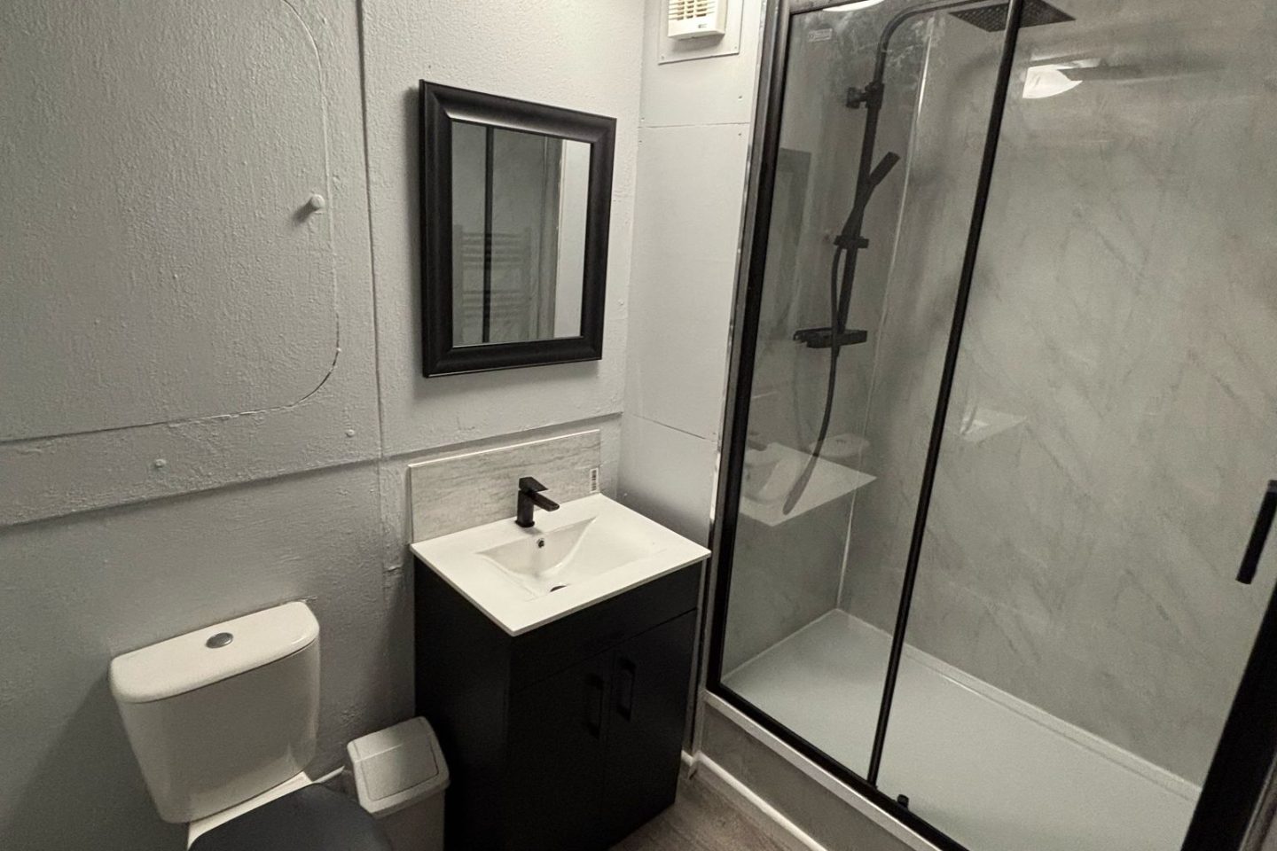 21 Bar - 2nd floor shower room - 2025