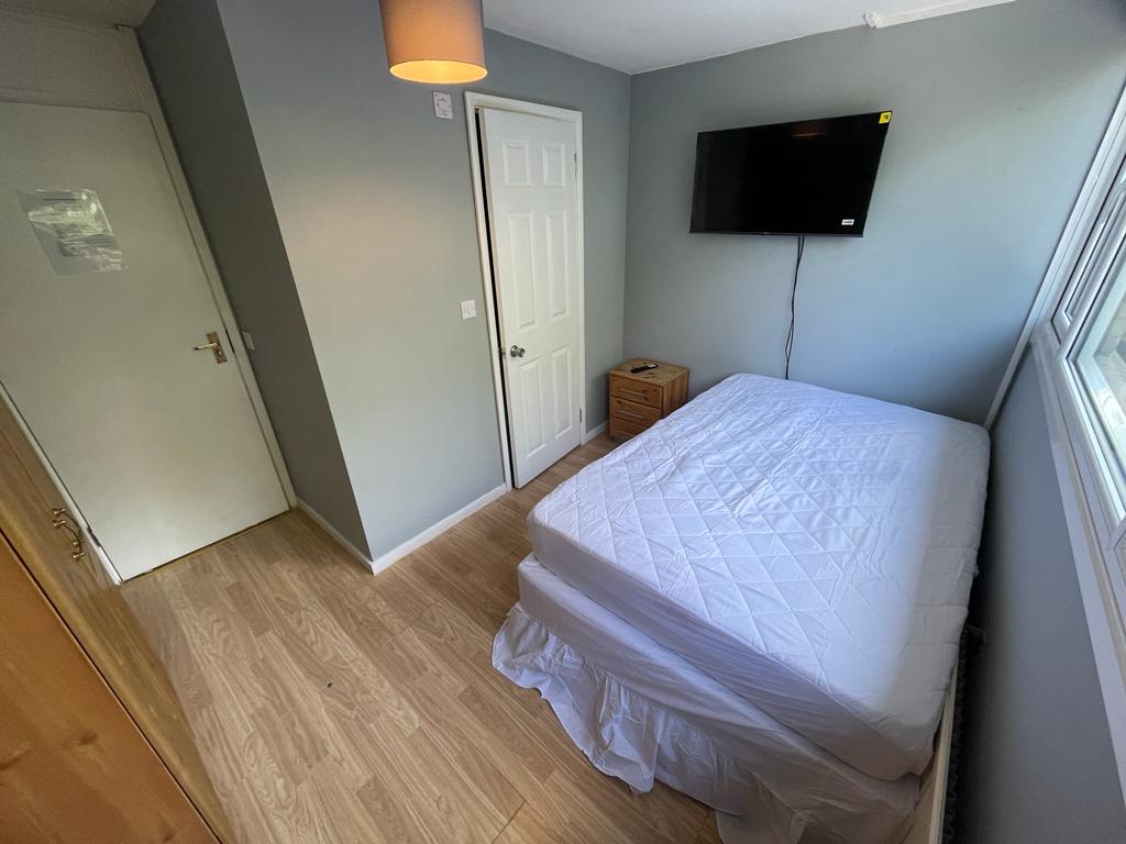 19 Barchester - Room 2