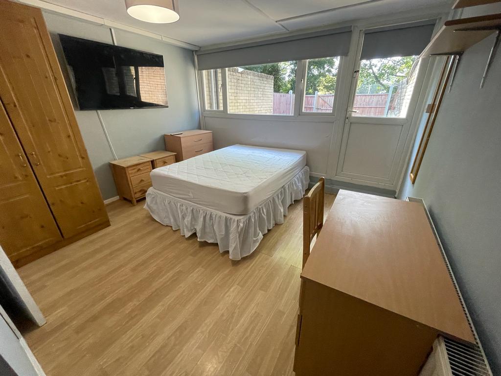 19 Barchester - Room 6