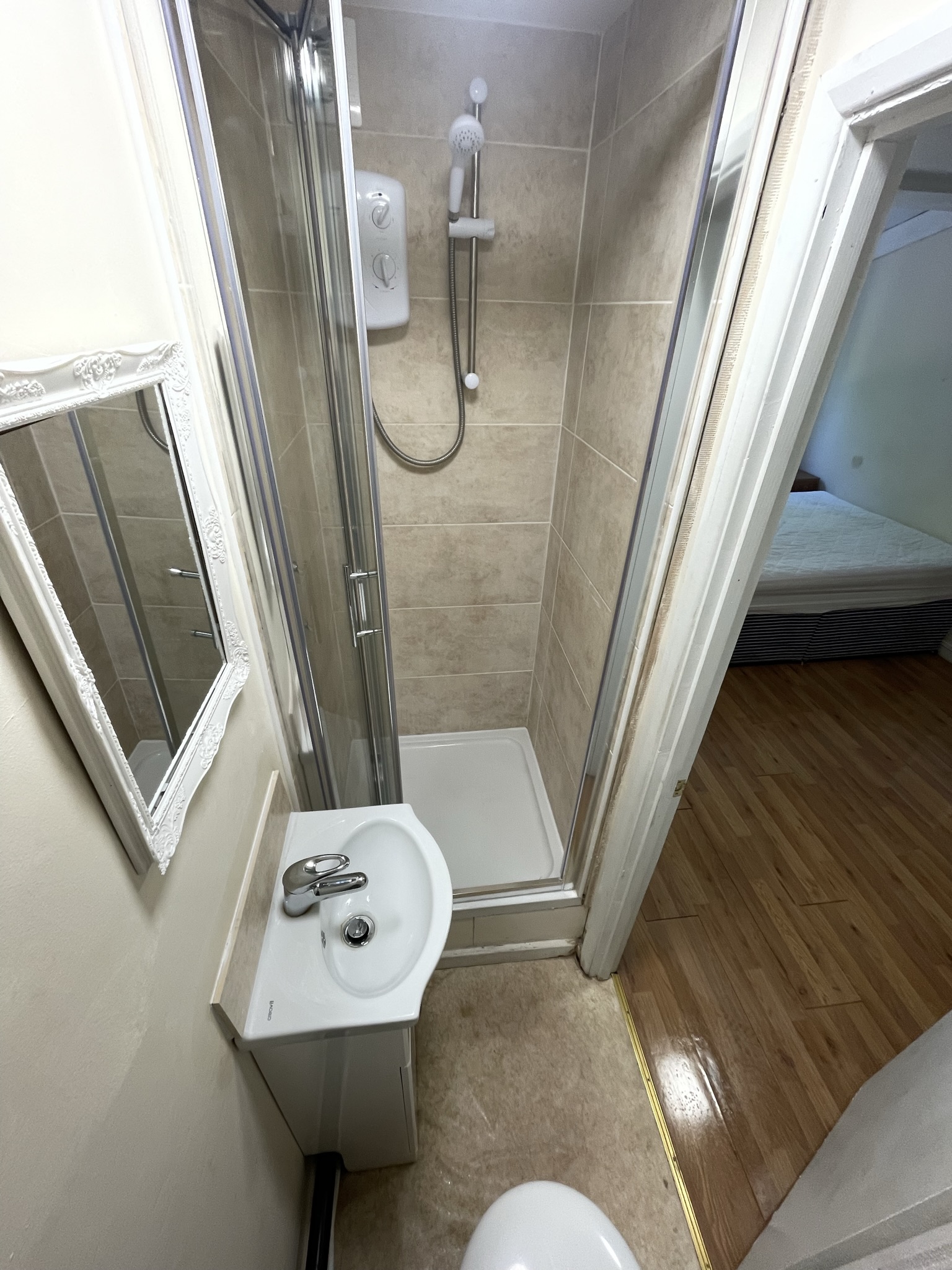 20 Barchester - Room 3 - Ensuite